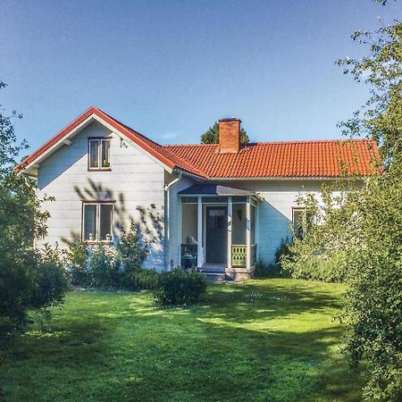 1 Bedroom Beautiful Home In Lidkoeping Sjövik Exteriér fotografie
