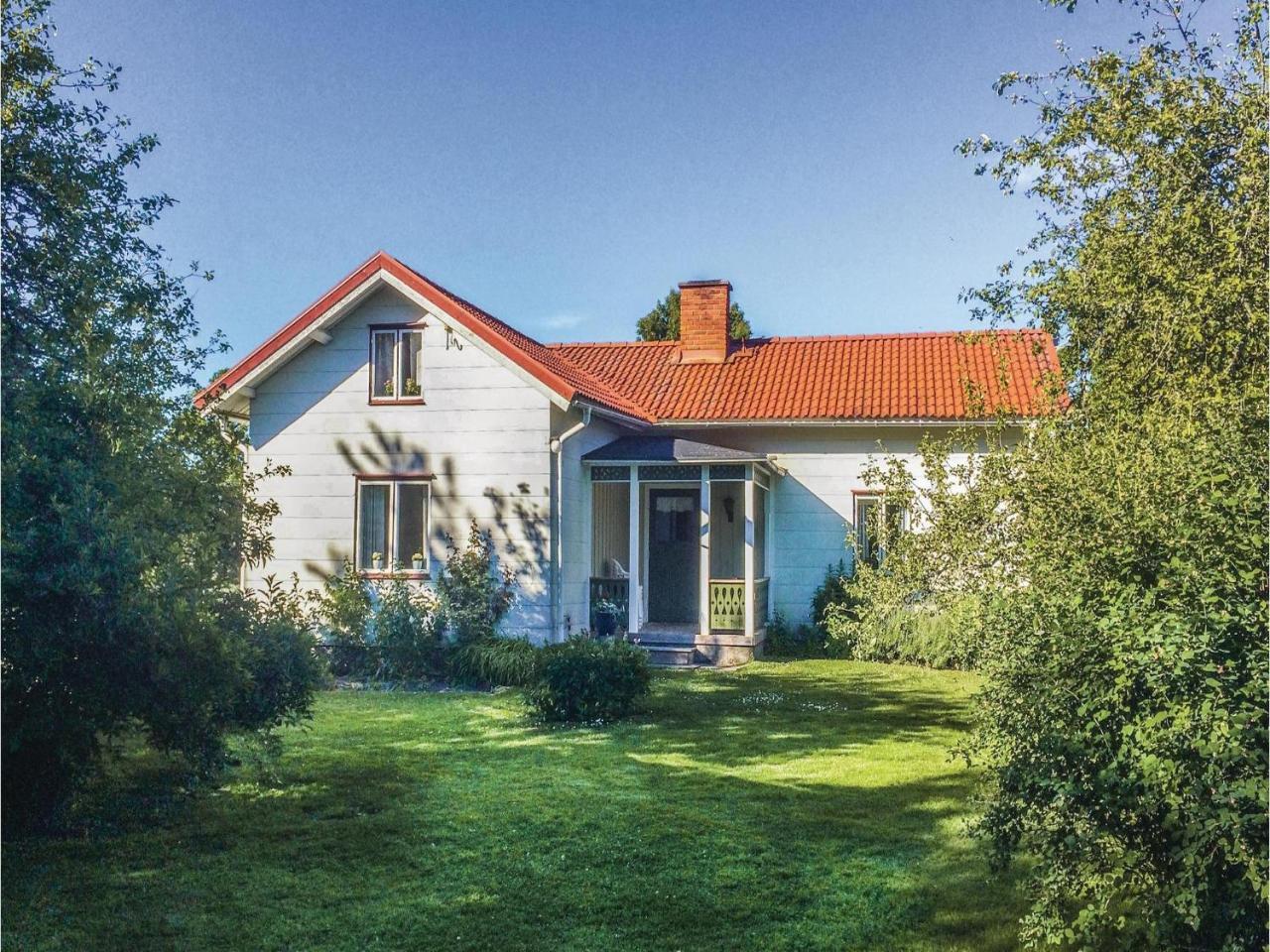 1 Bedroom Beautiful Home In Lidkoeping Sjövik Exteriér fotografie